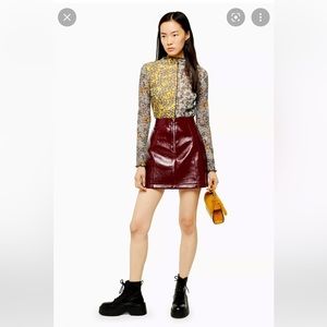 TOPSHOP Vinyl burgundy Women’s skirt size 8